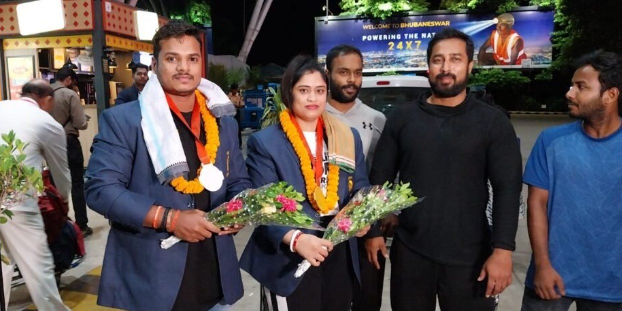 A warm welcome for the medal winners at Bhubaneswar Airport