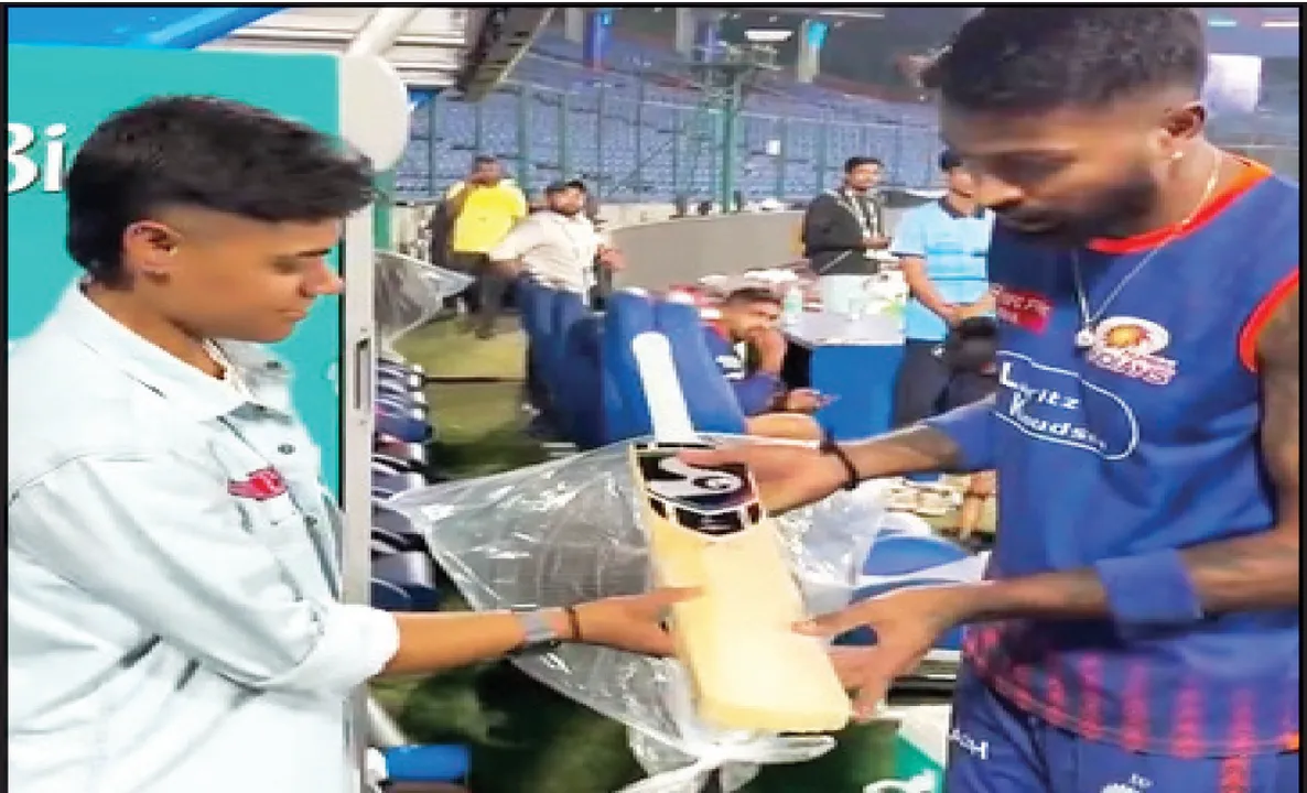 Hardik Gifts Bat to Kashvee